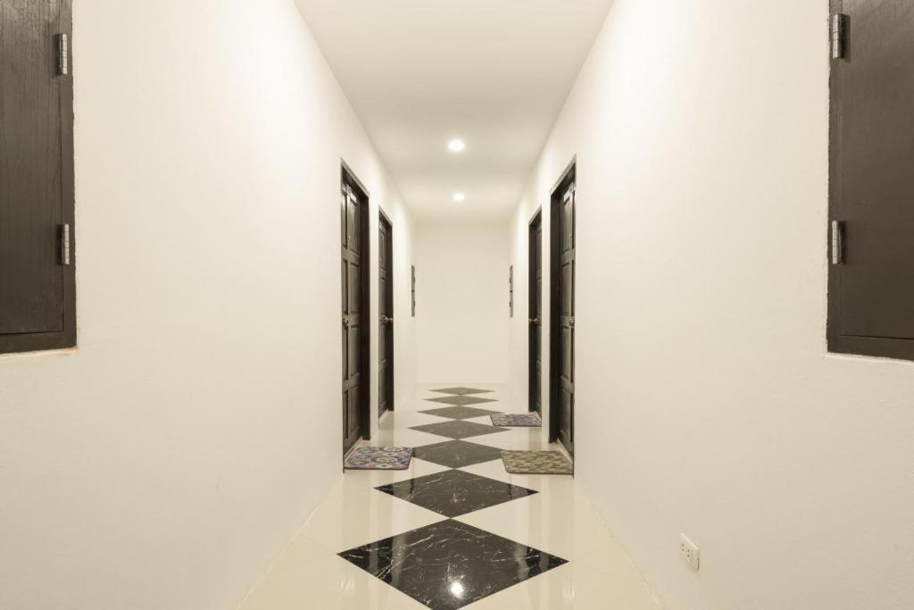 Comfy M.U.Den Patong Phuket Hotell Exteriör bild
