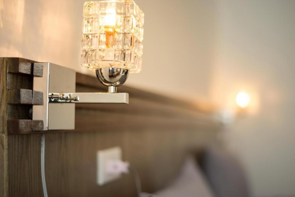 Comfy M.U.Den Patong Phuket Hotell Exteriör bild