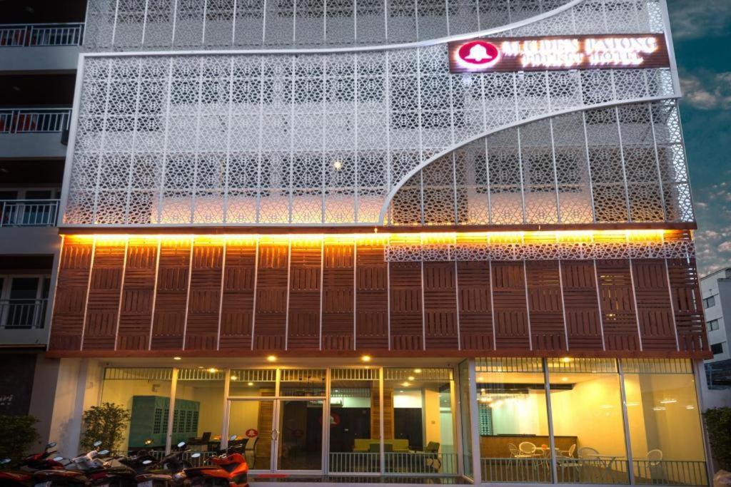 Comfy M.U.Den Patong Phuket Hotell Exteriör bild