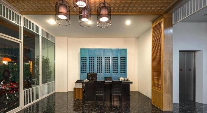 Comfy M.U.Den Patong Phuket Hotell Exteriör bild